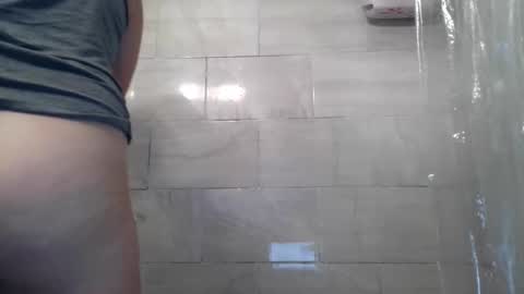 Snapshot of yumiepussyy chatting on 12/17/25, 10:27 Payton kelly online show from 12/17/25, 10:27