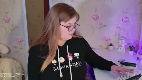 Polly online show from 10/19/25, 12:28