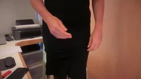 Snapshot of yummi_asian_feet chatting on 12/17/25, 09:15 Yummi online show from 12/17/25, 09:15