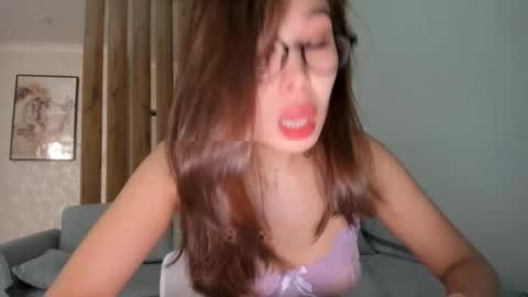 Yumi online show from 12/05/25, 06:33