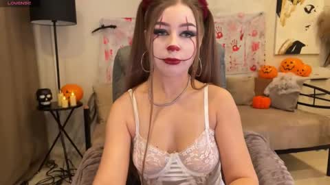 Yummy Jane online show from 10/31/25, 01:17