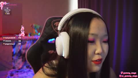 Snapshot of yummy_maya chatting on 02/10/25, 08:20 Chimi online show from 02/10/25, 08:20