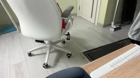 Snapshot of yummyalexxx chatting on 01/05/26, 05:27 Alex online show from 01/05/26, 05:27