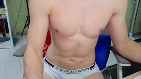 Snapshot of yummyalexxx chatting on 02/08/26, 01:58 Alex online show from 02/08/26, 01:58