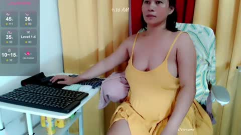 Snapshot of yummyhottits chatting on 06/25/26, 08:35 nemay online show from 06/25/26, 08:35