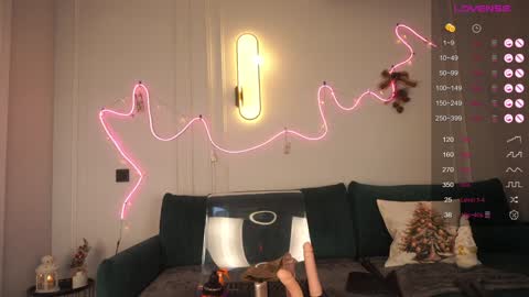 Snapshot of yummyik chatting on 12/21/24, 01:10 Yummy online show from 12/21/24, 01:10