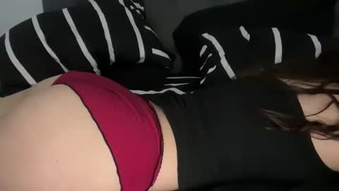 Snapshot of yummyybby chatting on 10/24/25, 06:26 yummyybby online show from 10/24/25, 06:26