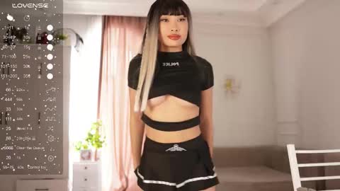 Snapshot of yuna_leen chatting on 10/15/25, 06:13 yuna_leen online show from 10/15/25, 06:13