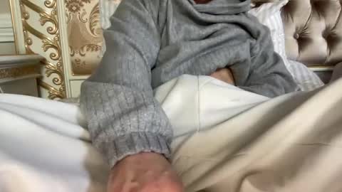 Snapshot of yungbull06 chatting on 12/24/24, 07:44 Yung Bull online show from 12/24/24, 07:44