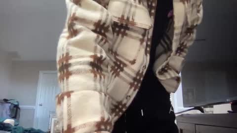 Snapshot of yungbull06 chatting on 01/25/25, 08:31 Yung Bull online show from 01/25/25, 08:31