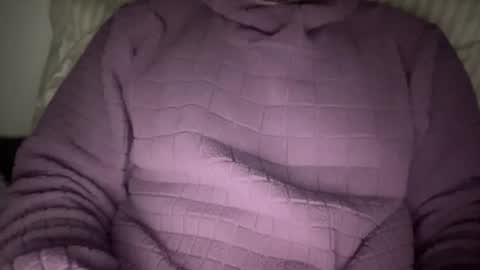 Snapshot of yungbull06 chatting on 12/22/25, 02:36 Yung Bull online show from 12/22/25, 02:36