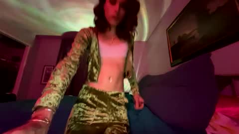 Snapshot of yungfemslut chatting on 09/12/25, 11:21 BbyTSSLut online show from 09/12/25, 11:21