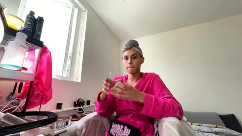 Snapshot of yungfemslut chatting on 10/03/25, 10:07 BbyTSSLut online show from 10/03/25, 10:07