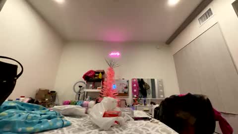 Snapshot of yungfemslut chatting on 11/10/25, 02:21 BbyTSSLut online show from 11/10/25, 02:21