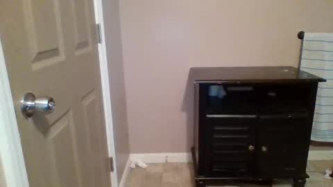 Snapshot of yungstallion10 chatting on 11/23/25, 04:51 Fire 0range kush online show from 11/23/25, 04:51