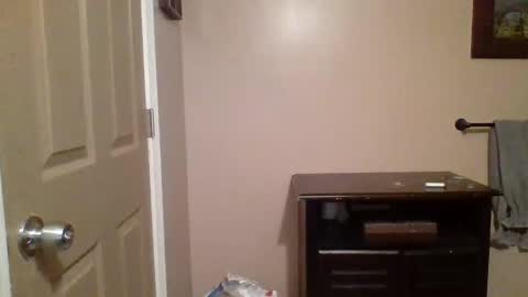 Snapshot of yungstallion10 chatting on 12/01/25, 06:29 Fire 0range kush online show from 12/01/25, 06:29