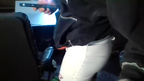 Snapshot of yungstallion10 chatting on 12/23/25, 04:54 Fire 0range kush online show from 12/23/25, 04:54