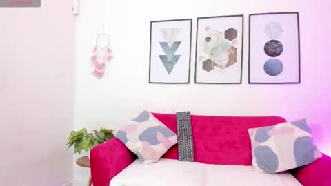 Yunna online show from 12/01/25, 11:37