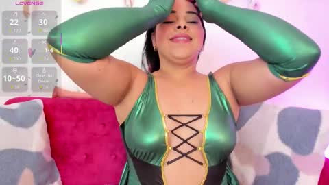 Snapshot of yunna7 chatting on 12/22/25, 11:40 Yunna online show from 12/22/25, 11:40