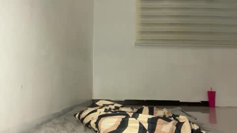 Snapshot of yuri_kai chatting on 01/17/26, 02:11 yuri online show from 01/17/26, 02:11