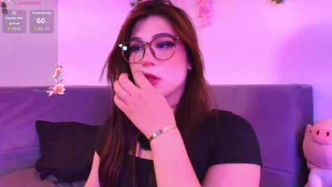 Snapshot of yuri_stars chatting on 02/06/26, 05:23 Yuri Stars online show from 02/06/26, 05:23