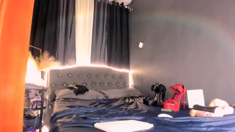 Snapshot of yuriefoster chatting on 02/07/25, 01:53 Yurie online show from 02/07/25, 01:53