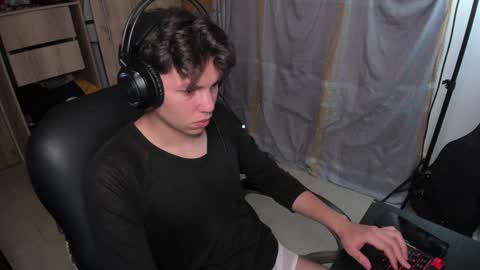 yurii_moody online show from 12/05/24, 02:42