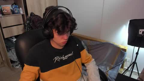 yurii_moody online show from 10/12/25, 04:06