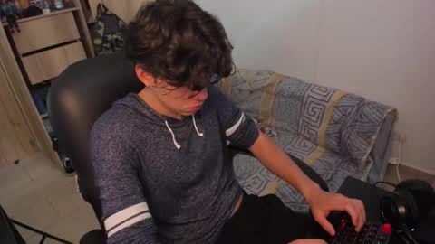 yurii_moody online show from 11/19/25, 06:19