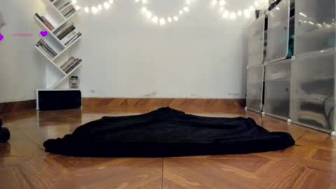 paola online show from 02/25/25, 01:20