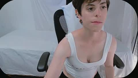 Yuyu online show from 01/04/25, 08:16