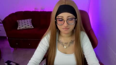 Yuyu  online show from 11/25/25, 03:34