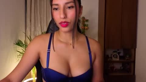 Snapshot of yuziidreams chatting on 03/10/26, 02:38 yuzii Im new to these pages so I hope you guys are kind to me. online show from 03/10/26, 02:38