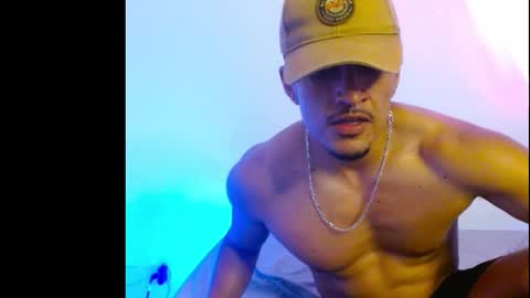 Snapshot of yvan_latin chatting on 11/01/25, 03:52 yvan_latin online show from 11/01/25, 03:52