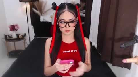 Snapshot of yvannasilva18 chatting on 12/19/24, 02:13 jai online show from 12/19/24, 02:13