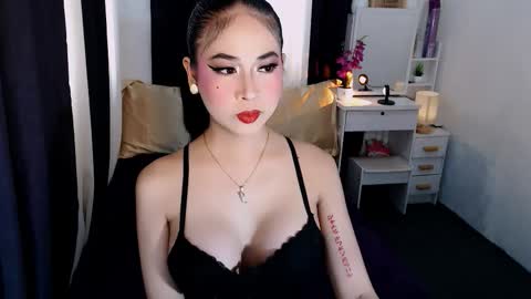 Snapshot of yvannasilva18 chatting on 10/28/25, 01:20 jai online show from 10/28/25, 01:20