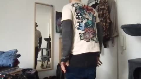 Snapshot of yvesbunnny chatting on 01/06/26, 01:37 yvesbunnny online show from 01/06/26, 01:37