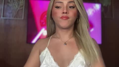 Snapshot of yvonne_guidotti chatting on 01/12/26, 07:41 Miss Cali online show from 01/12/26, 07:41