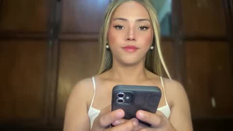 Snapshot of yvonne_guidotti chatting on 02/11/26, 06:57 Miss Cali online show from 02/11/26, 06:57