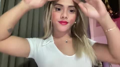 Snapshot of yvonne_guidotti chatting on 02/22/26, 07:12 Miss Cali online show from 02/22/26, 07:12