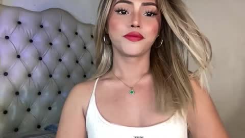 Snapshot of yvonne_guidotti chatting on 03/05/26, 04:52 Miss Cali online show from 03/05/26, 04:52