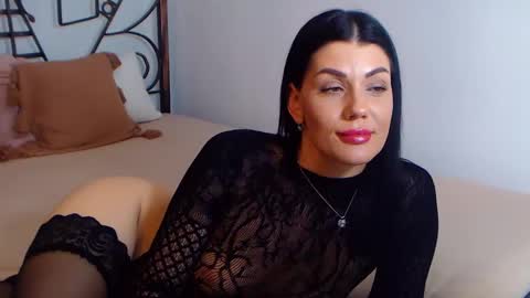 I V Y   online show from 12/16/24, 12:37