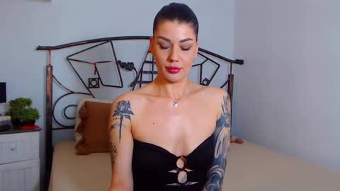 I V Y   online show from 01/24/25, 08:54