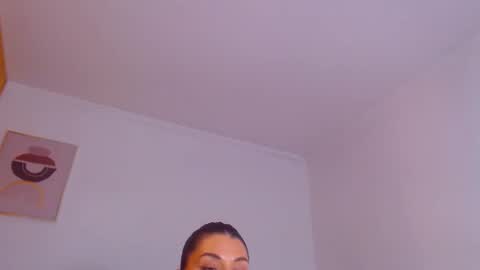 I V Y   online show from 09/27/25, 09:09