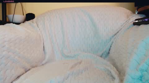 Snapshot of yzza_suave chatting on 09/09/25, 01:21 yzza_suave online show from 09/09/25, 01:21