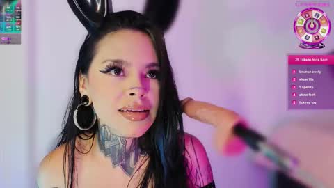 Snapshot of z_e_t_h_a chatting on 09/10/25, 04:45 tazzie online show from 09/10/25, 04:45