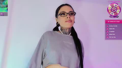 Snapshot of z_e_t_h_a chatting on 09/12/25, 05:40 tazzie online show from 09/12/25, 05:40