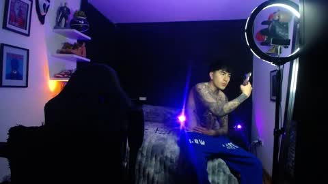 zac_muller1 online show from 11/11/25, 05:40