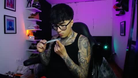 zac_muller1 online show from 12/17/25, 06:19