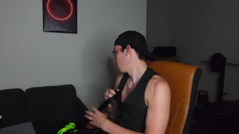 ZACK HUDDLE online show from 06/25/26, 06:01